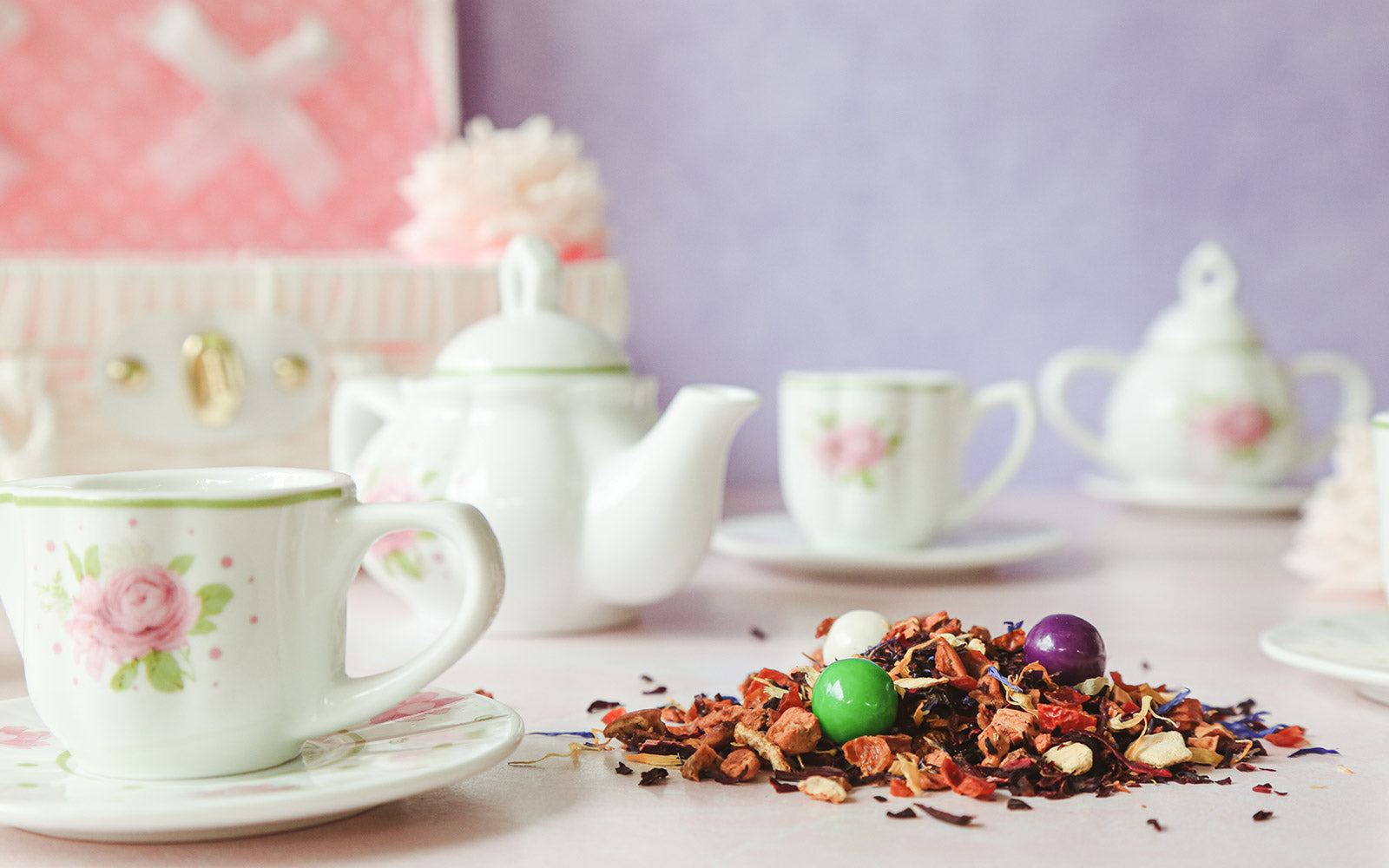 Childrens tea with bubblegum, pictured with a kids tea set from TEAque gift shop