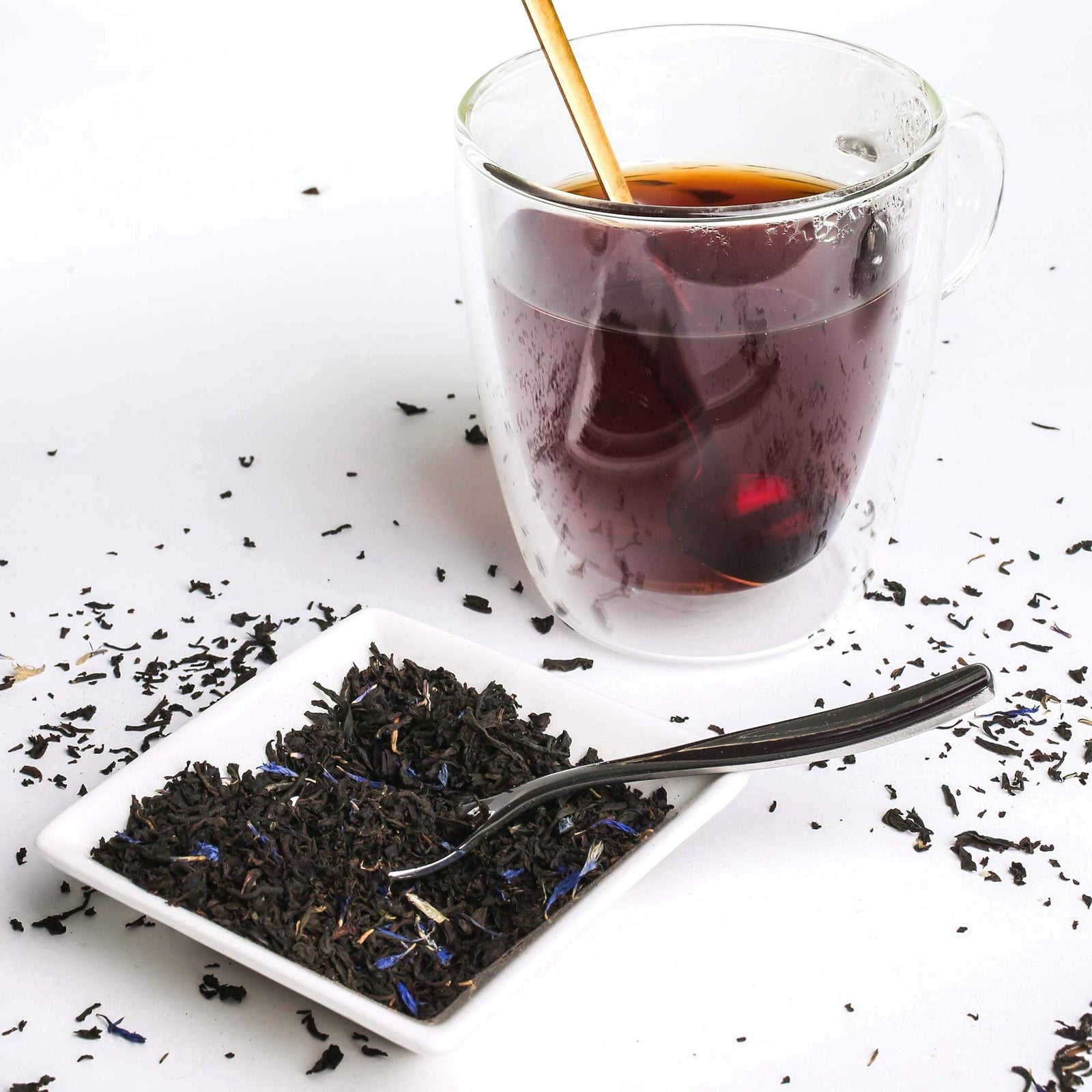 Cream of Earl Grey tea with tea cup and loose tea